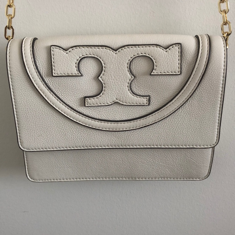 Tory Burch All T Pebbled Crossbody Bag White